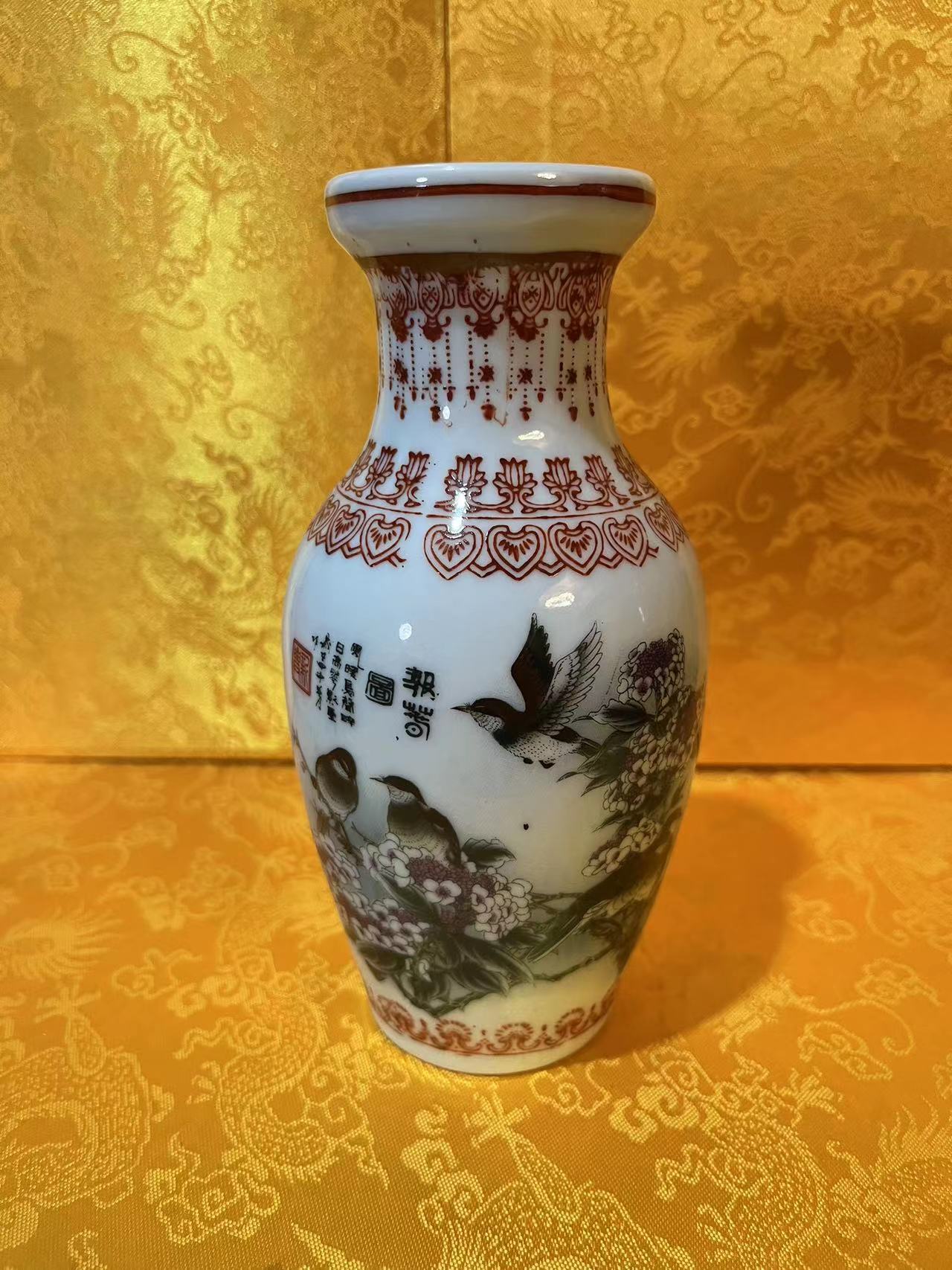 K43【备用链接 不固定一件】 釉里红花鸟缠枝莲赏瓶