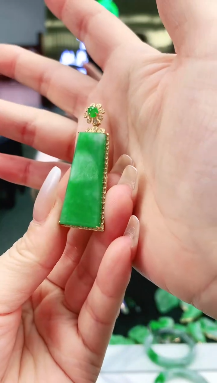 【闪购商品】翡翠颈饰18K金镶嵌1