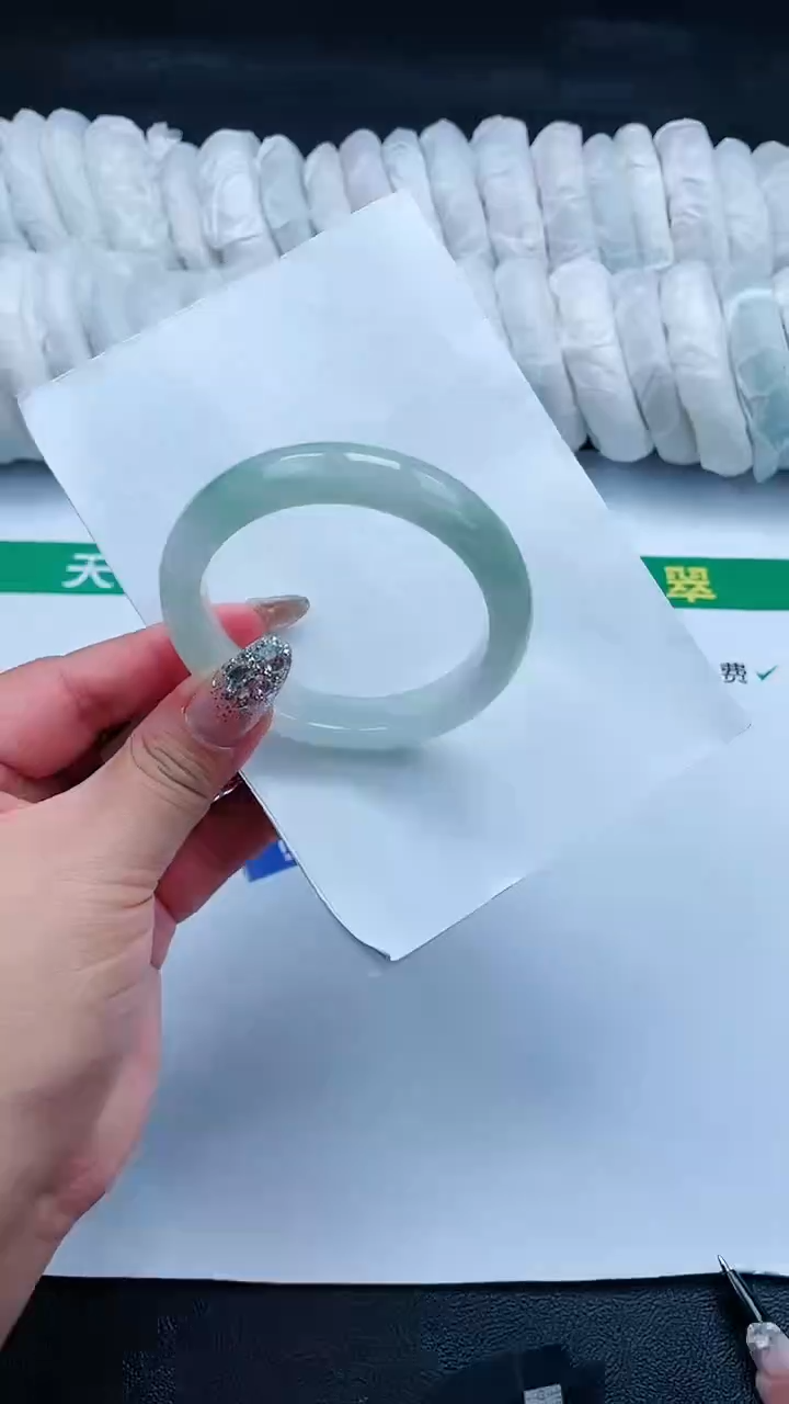 【闪购商品】石英质玉手镯未镶嵌200