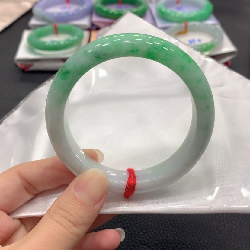 【闪购商品】翡翠手镯未镶嵌小**乐
