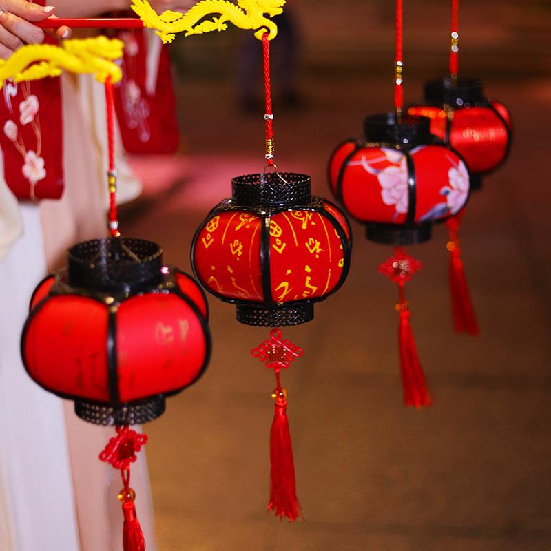 春节小红灯笼挂饰儿童手提发光花灯古风过年新年装饰宫灯手工款式