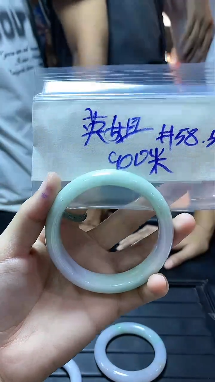 【闪购商品】定制翡翠未镶嵌翡翠手镯
