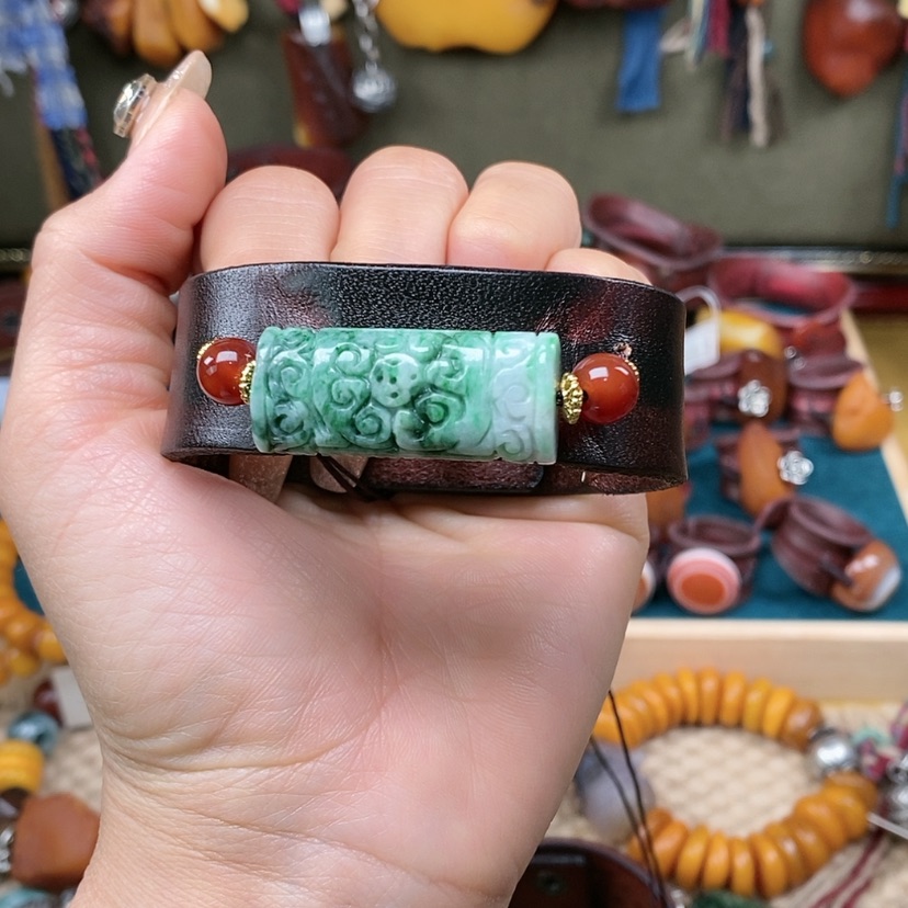 【闪购商品】翡翠手绳未镶嵌美*?