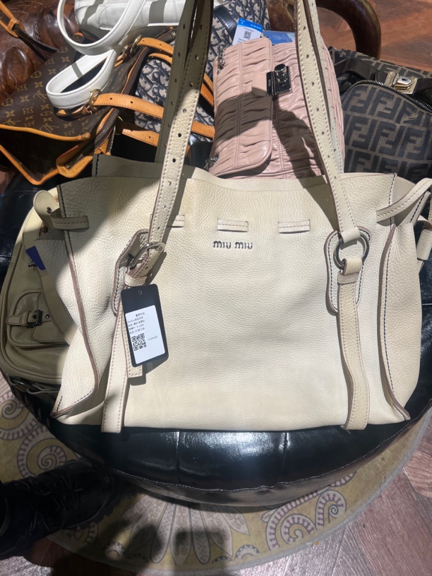 95新 MIU MIU/缪缪 复燃精选/ 缪缪米色tote包