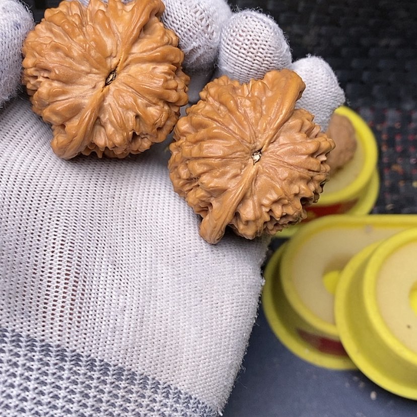 【闪购商品】桃核把件何*