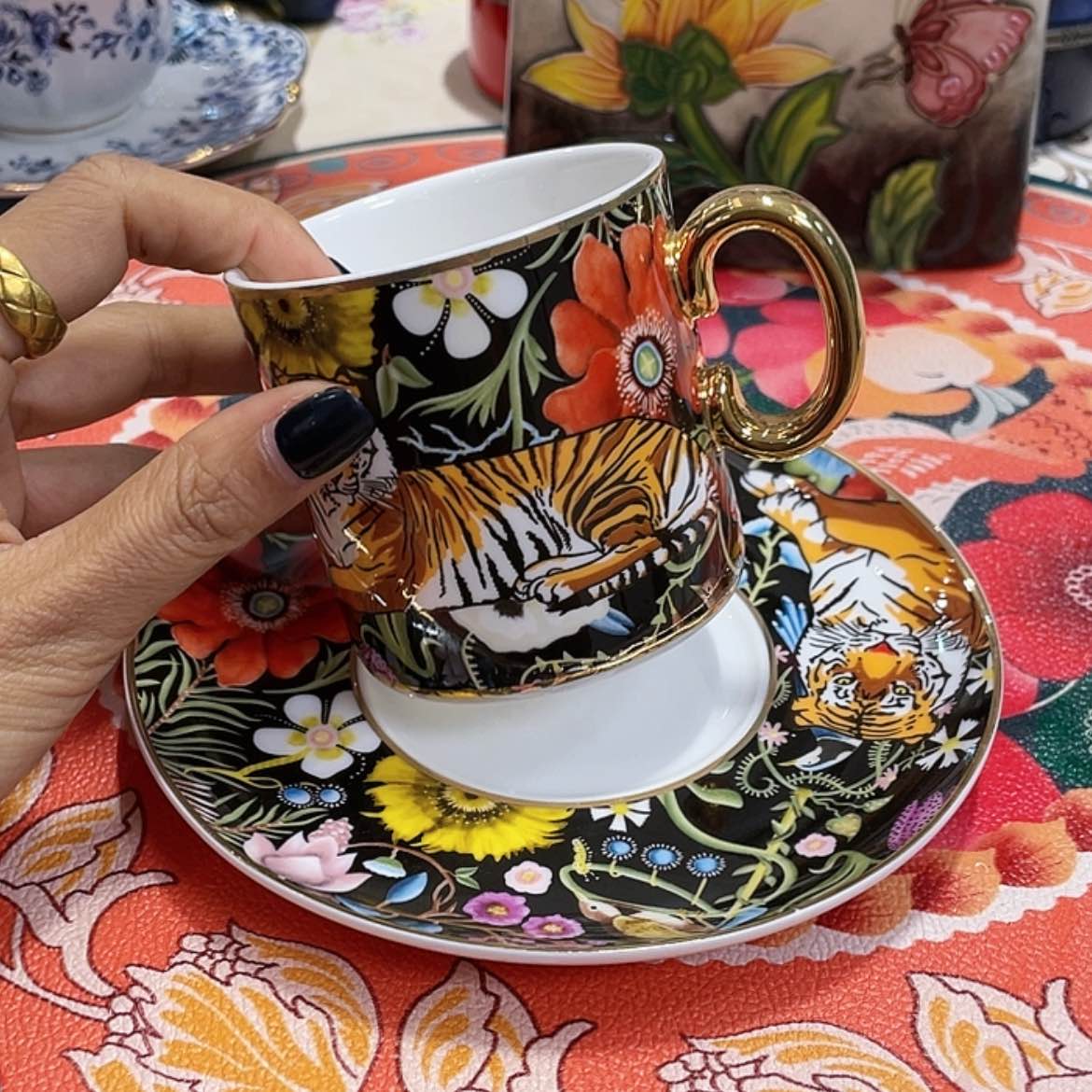 【闪购商品】新骨瓷摆件华*姨