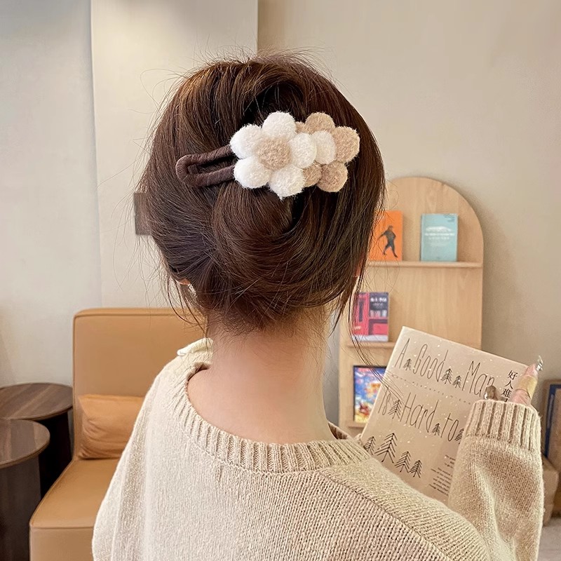 毛绒花朵鸭嘴夹网红时尚百搭发夹后脑勺鲨鱼夹高级感发卡新娘头饰