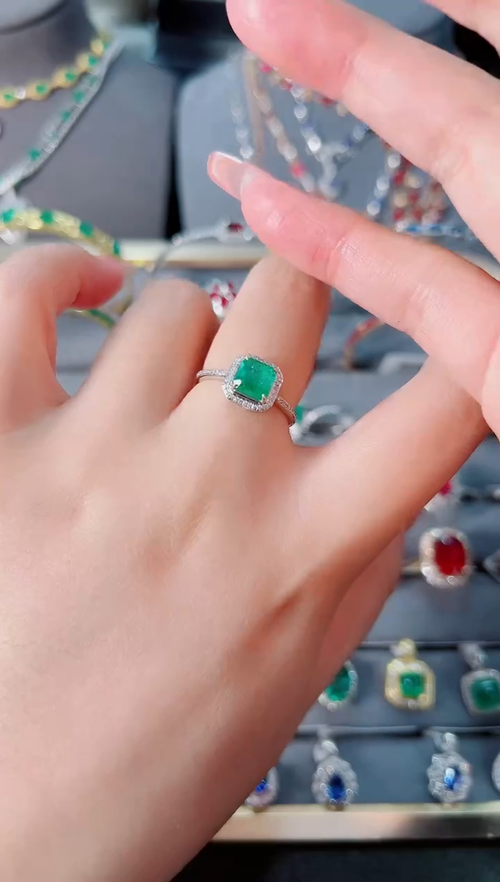 【闪购商品】祖母绿戒指18K金镶嵌·