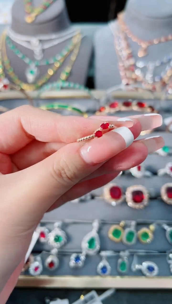 【闪购商品】红宝石耳扣18K金镶嵌·