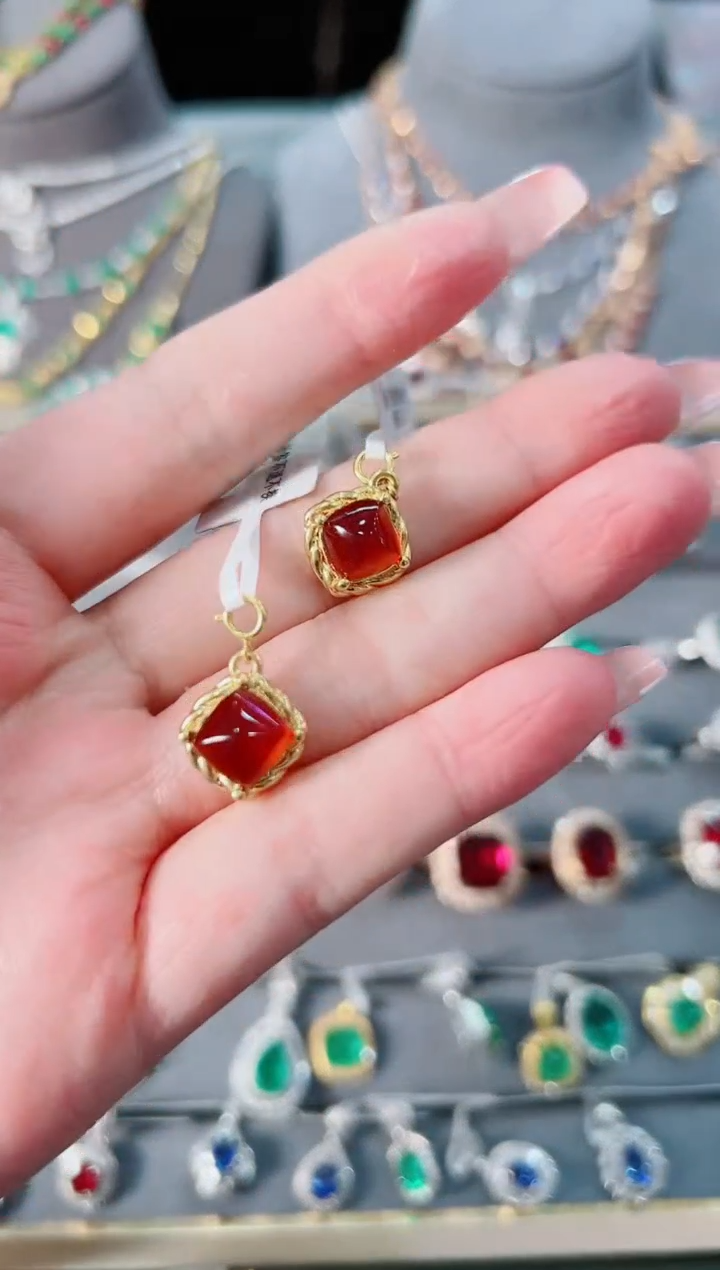 【闪购商品】石榴石吊坠18K金镶嵌·多样性发其一