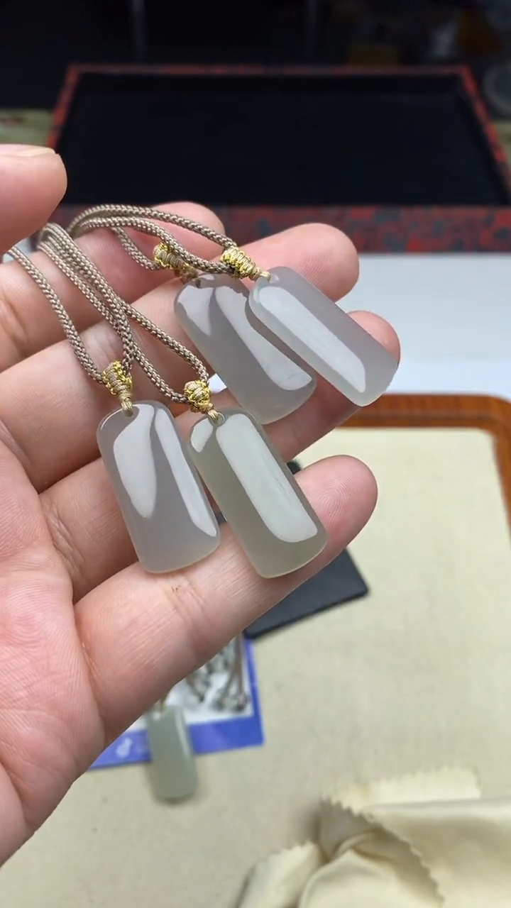 【闪购商品】和田玉颈饰未镶嵌平安牌  多样性发货 拍一件发一件
