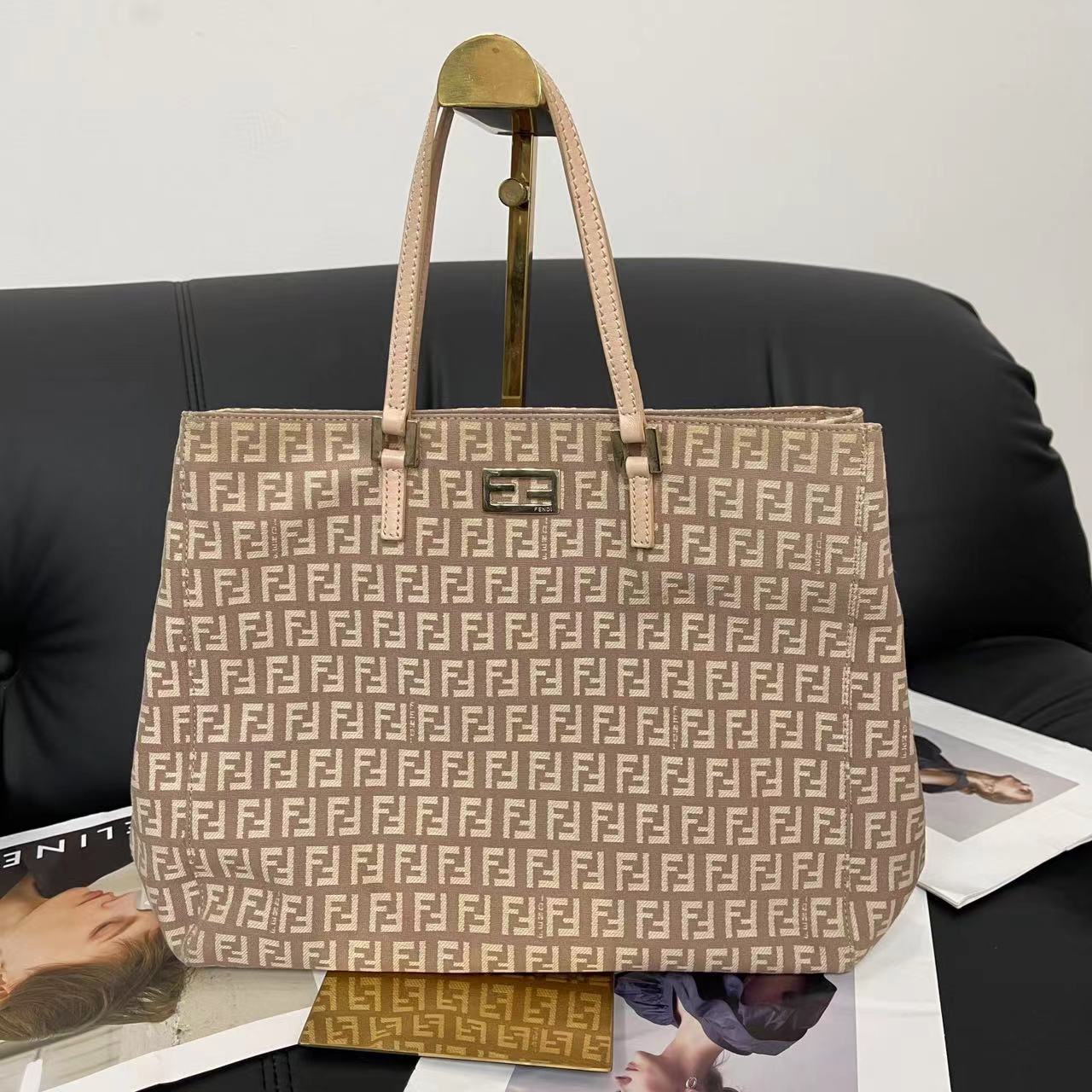 95新 FENDI/芬迪 艾派尔/芬迪帆布tote包1423