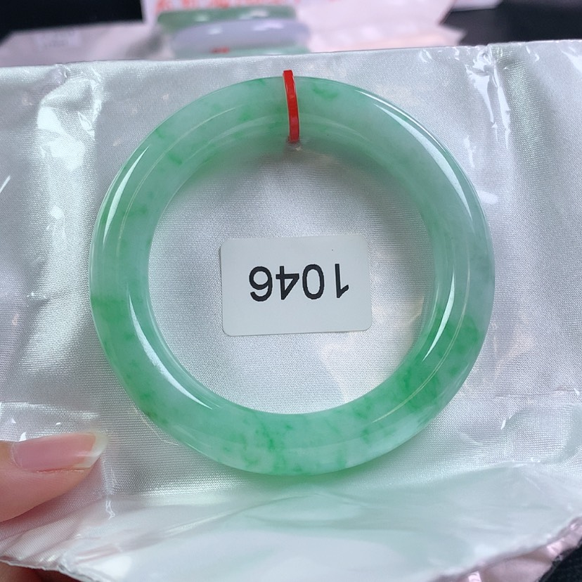 【闪购商品】翡翠手镯未镶嵌快***人