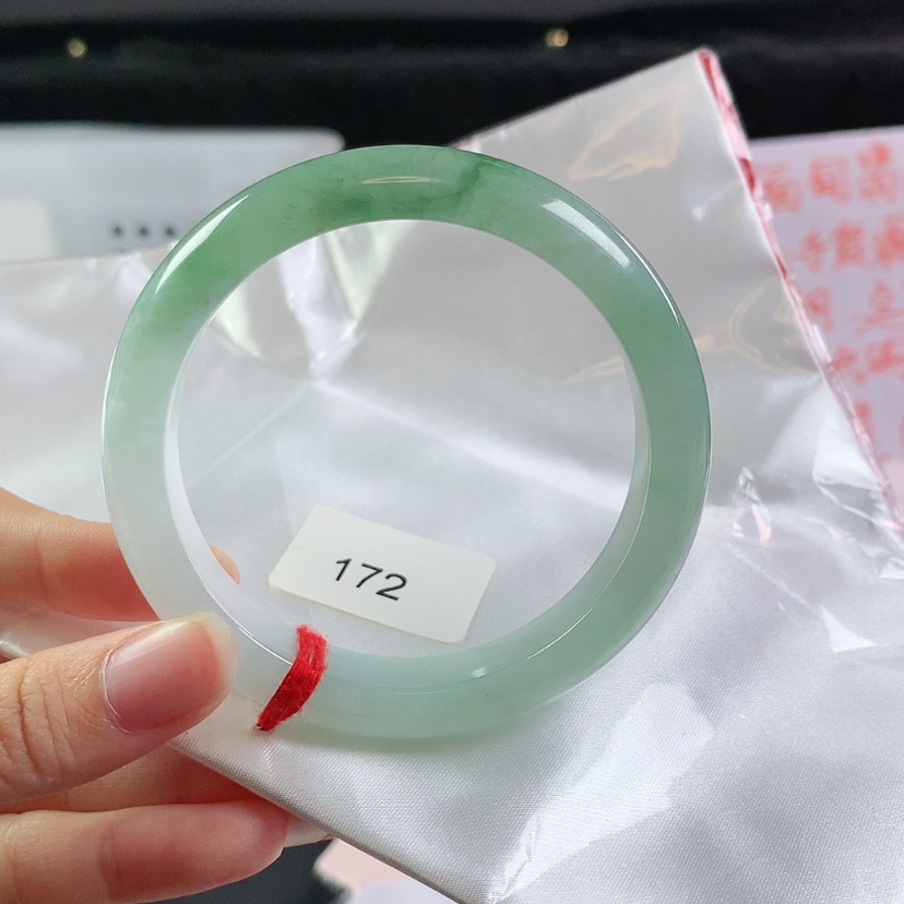 【闪购商品】翡翠手镯未镶嵌大*～
