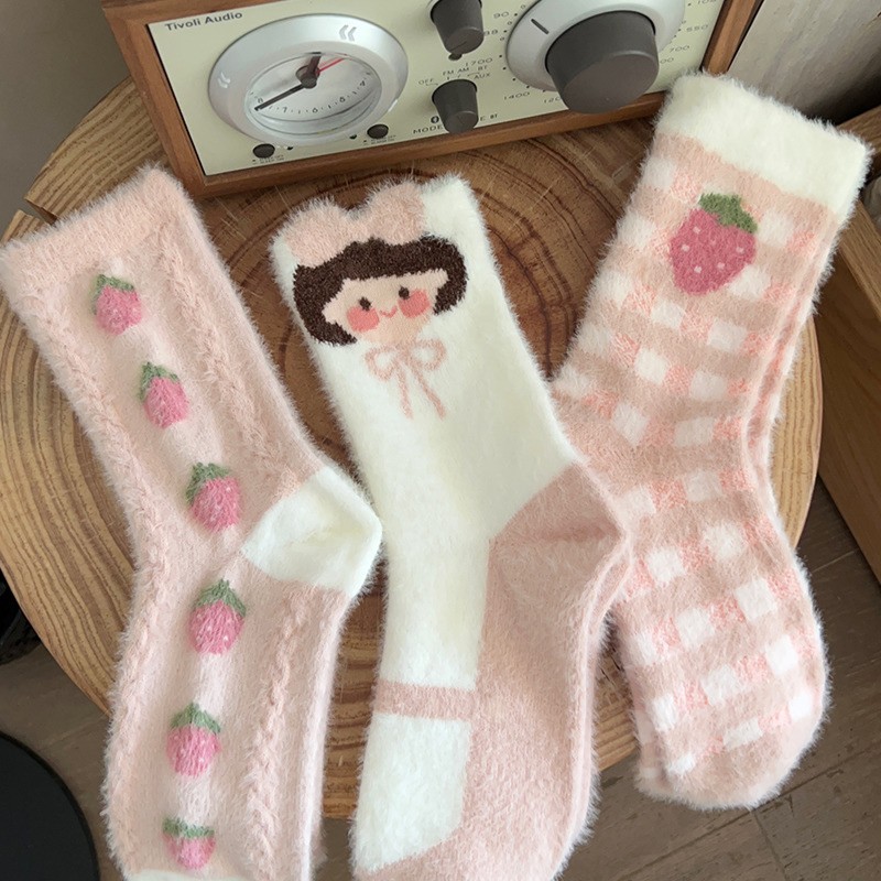 仿兔绒袜子女秋冬加厚保暖睡眠袜可爱地板袜毛绒柔软粉色草莓少女