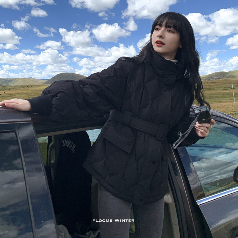 森馬黑色羽绒服2023新款女款收腰轻薄冬装外套女设计感小众短款面
