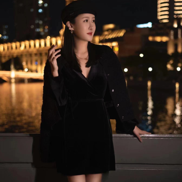2024新款9115酒红黑色斜挎手提女包轻奢秋冬名媛设计师气质冬季