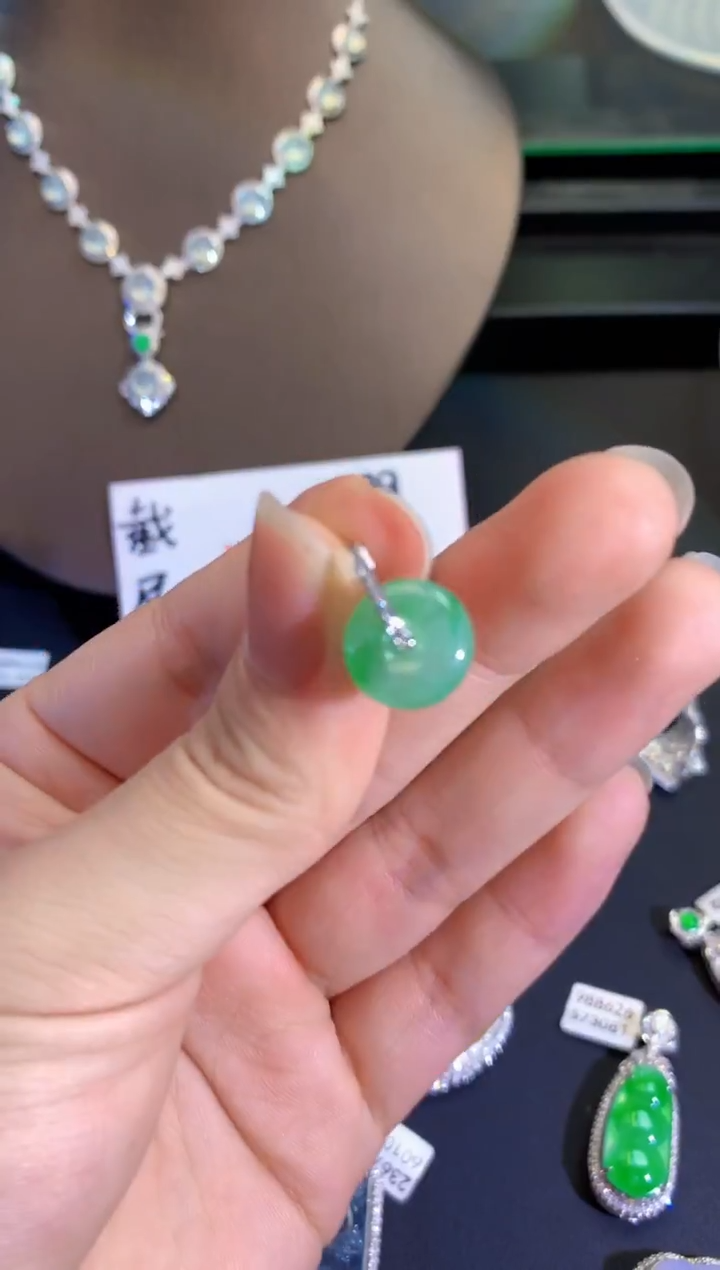 【闪购商品】翡翠吊坠18K金镶嵌吊坠