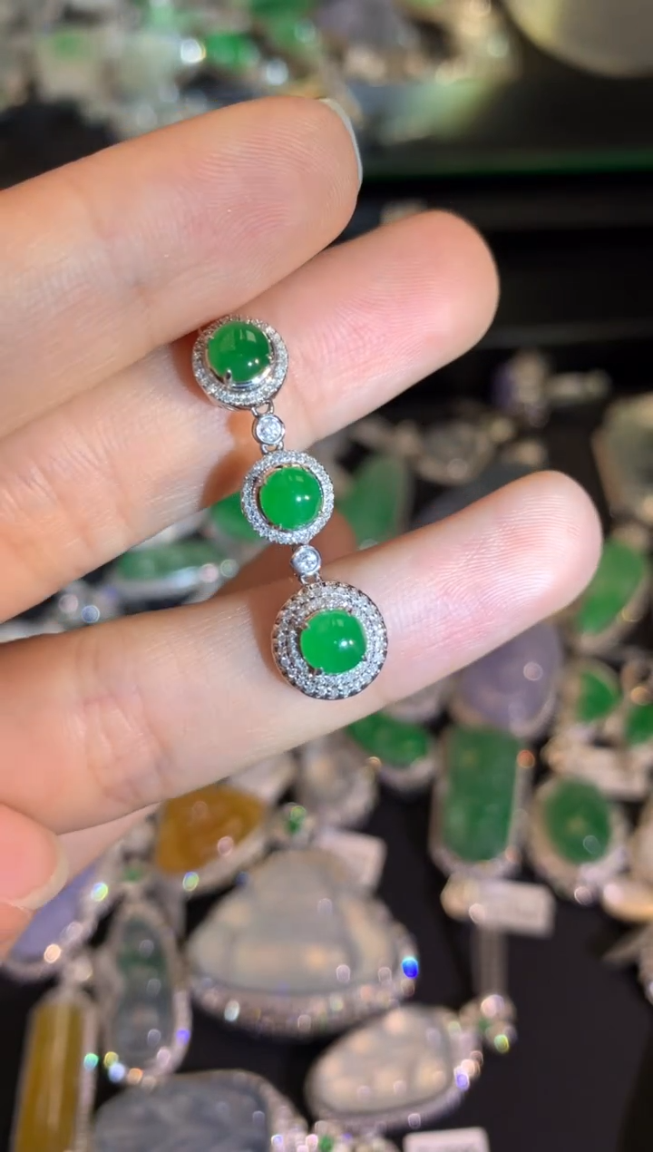 【闪购商品】翡翠吊坠18K金镶嵌蛋面