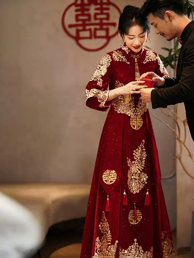 中式敬酒服旗袍2023新款酒红色高级感冬季秀禾服新娘结婚礼服裙女