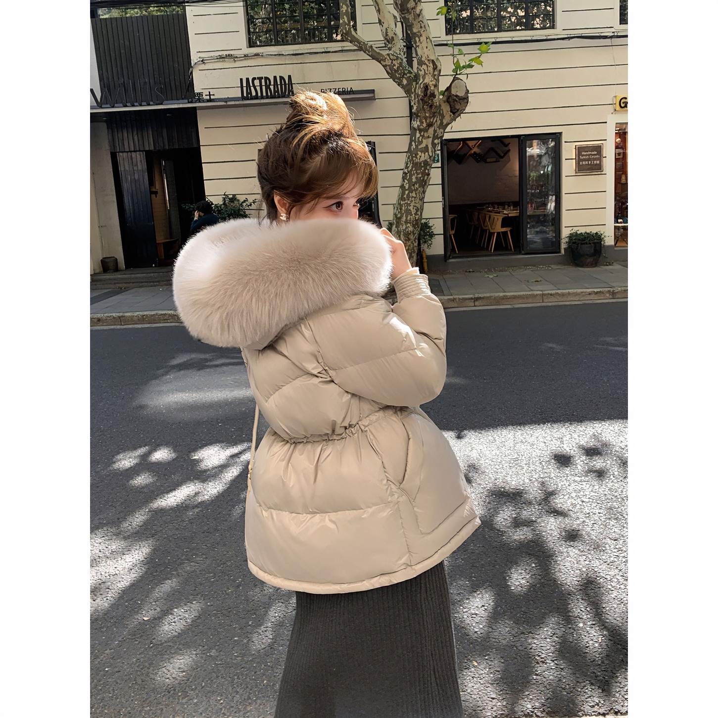 波司澄羽绒服女中长款狐狸大毛领白鸭绒收腰加厚外套时尚高档冬季