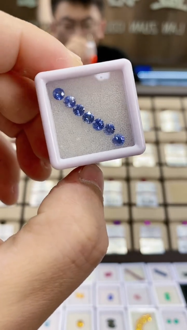 【闪购商品】蓝宝石裸石未镶嵌一组圆3mm
