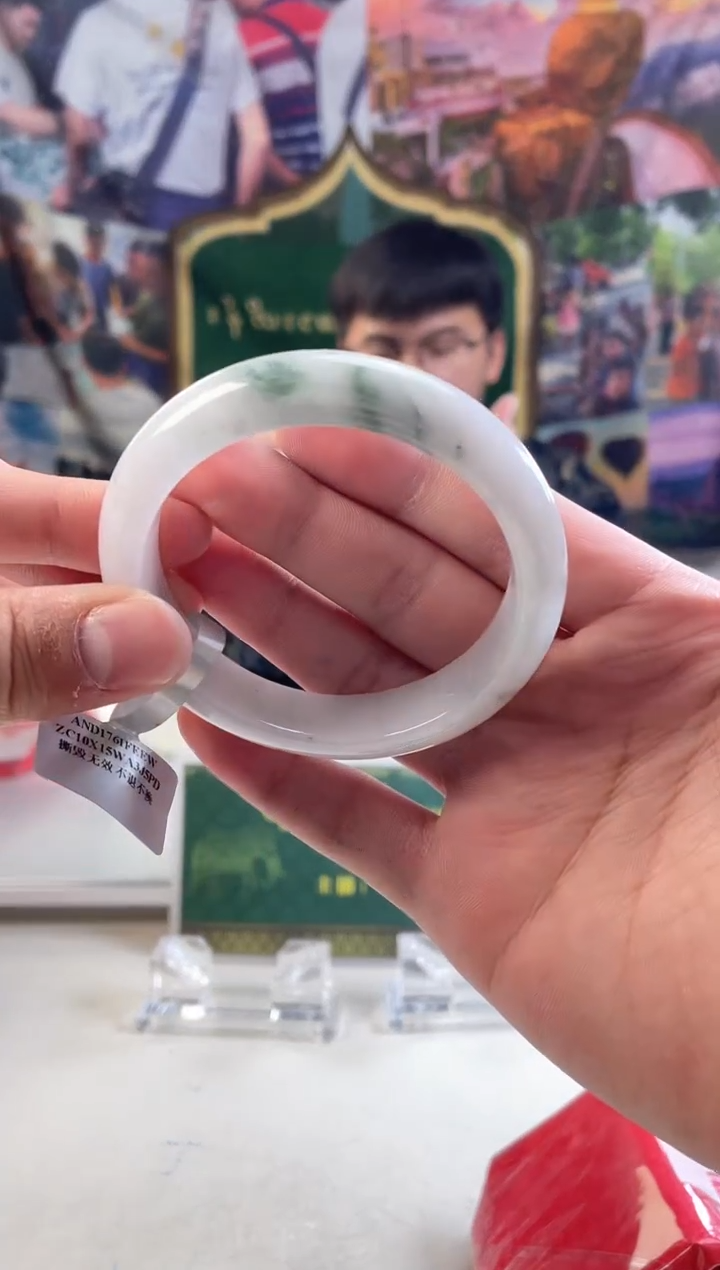 【闪购商品】翡翠手镯未镶嵌12微瑕
