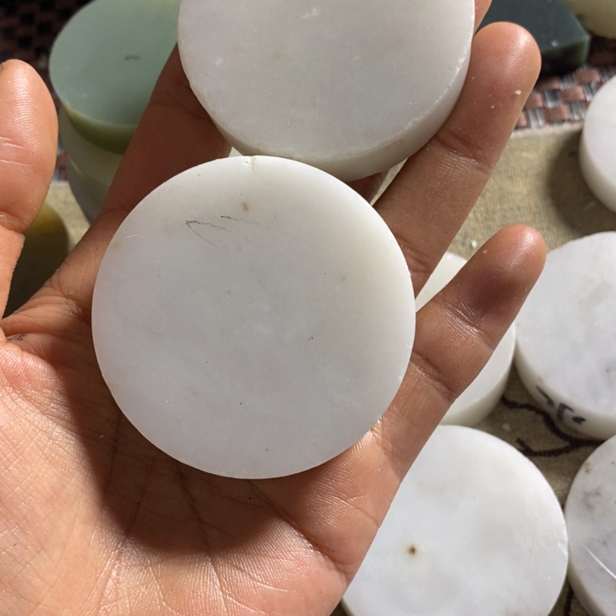 【闪购商品】和田玉边角料微瑕疵未镶嵌沧****水