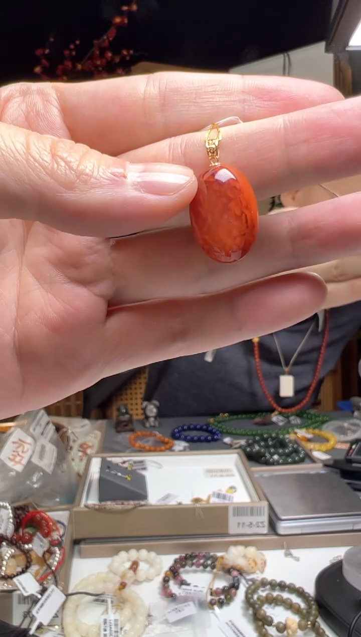 【闪购商品】南红玛瑙吊坠18K金镶嵌南红玛瑙蛋面吊坠2-3g