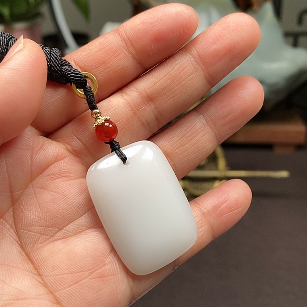 【闪购商品】和田玉（糖玉）颈饰9K金镶嵌