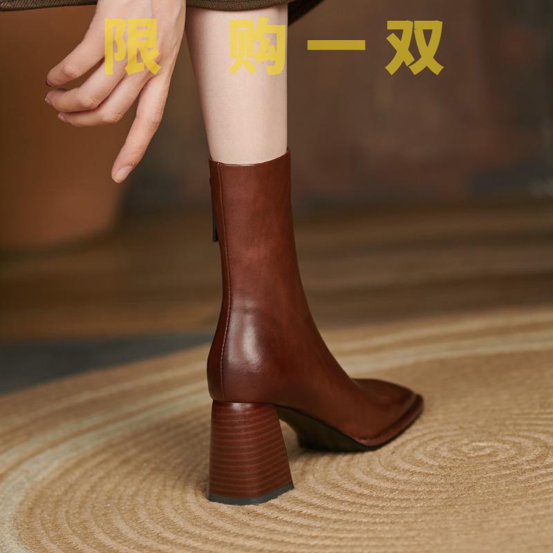 特价价大东真软皮吸睛焦点秀出大长腿~ 复古真皮高跟短靴女粗跟骑