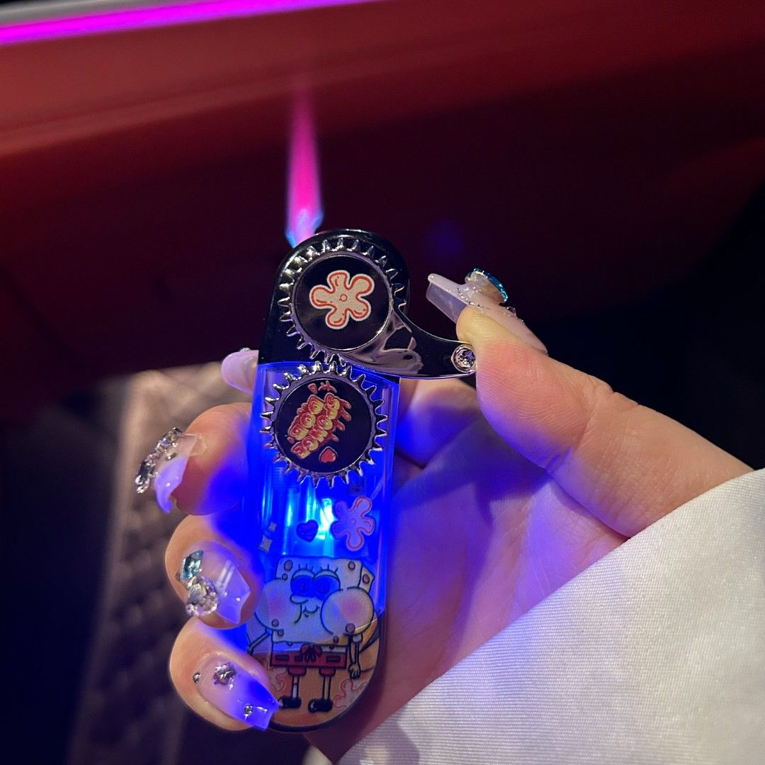 蹦迪闪光库洛米防风齿轮摇臂打火机潮玩网红ins送女友闺蜜可充气