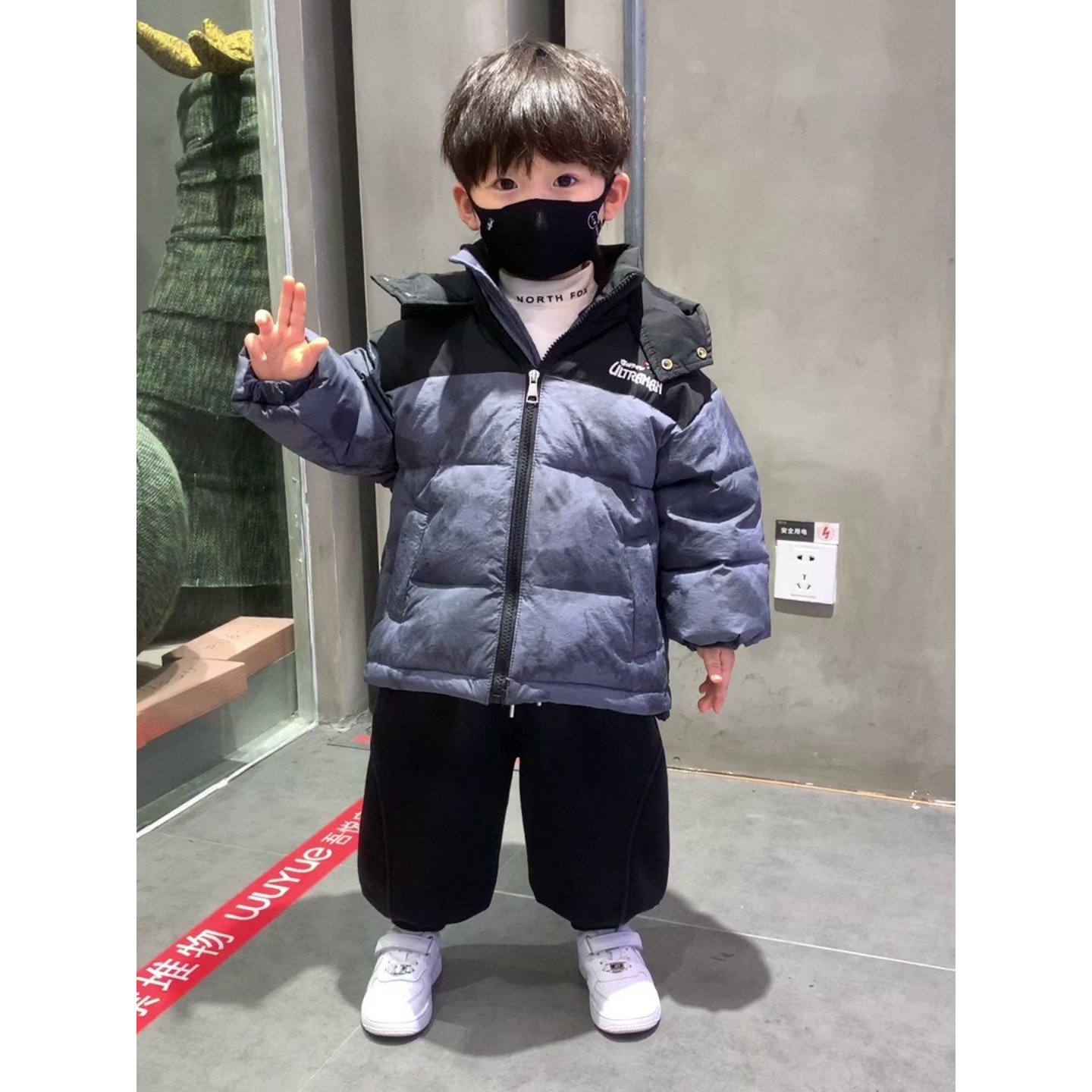 出口版男童羽绒服2023新款洋气宝宝冬装保暖棉袄儿童加厚拼色白鸭