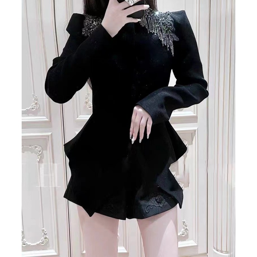 初秋季2023新款女装今年流行独特超好看小香风黑色短款外套春秋款