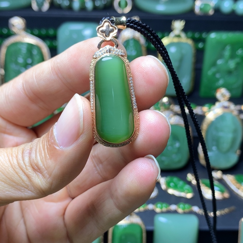 【闪购商品】和田玉（碧玉）吊坠(不含链)18K金镶嵌天**笑