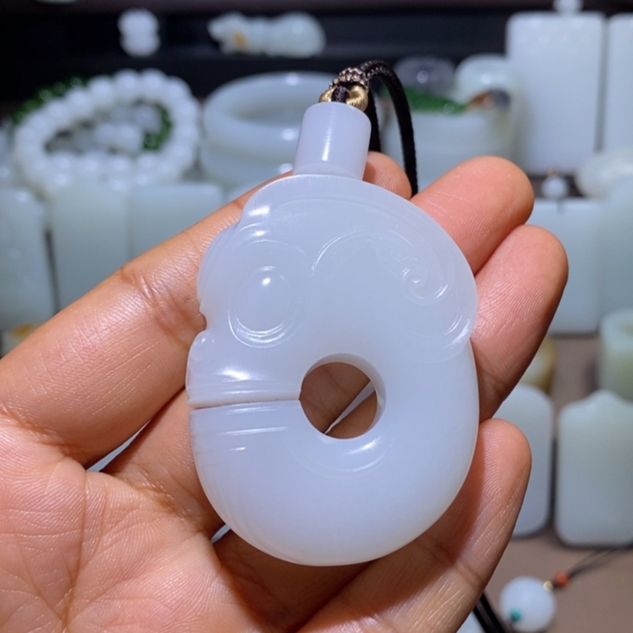 【闪购商品】和田玉颈饰未镶嵌大**?