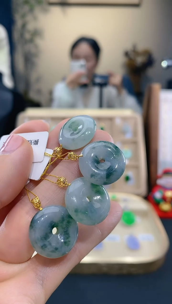 【闪购商品】翡翠颈饰18K金镶嵌平安扣多样性发货1件