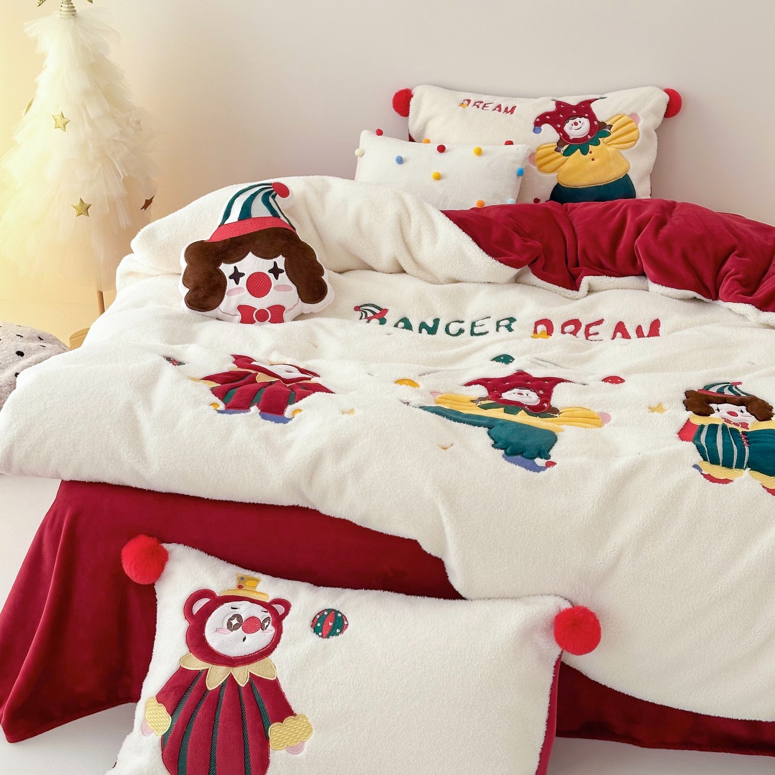 美宁家 圣诞马戏团 新品仿羊羔毛牛奶绒四件套刺绣三件套卡通床品