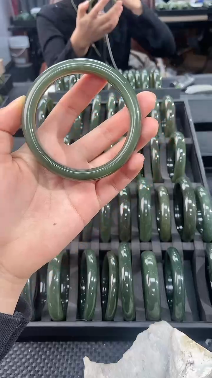 【闪购商品】和田玉手镯未镶嵌1111