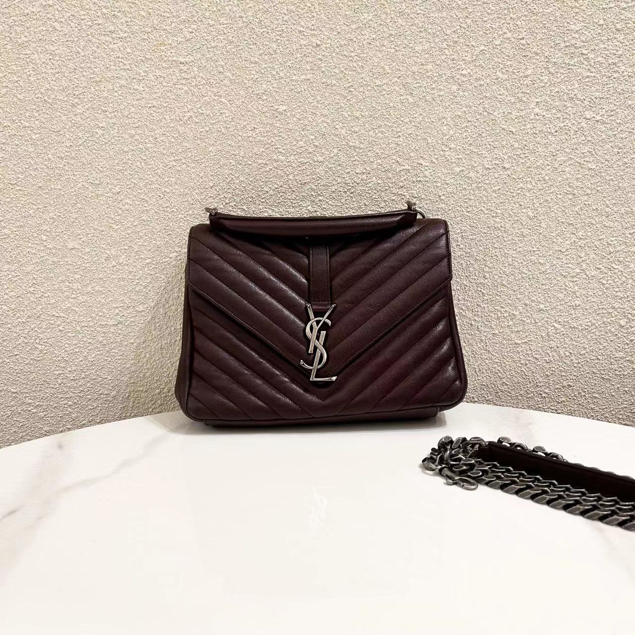 95新  蔚蓝/YSL 圣罗兰/车厘子色 银扣 V纹邮差包/98新/超难买