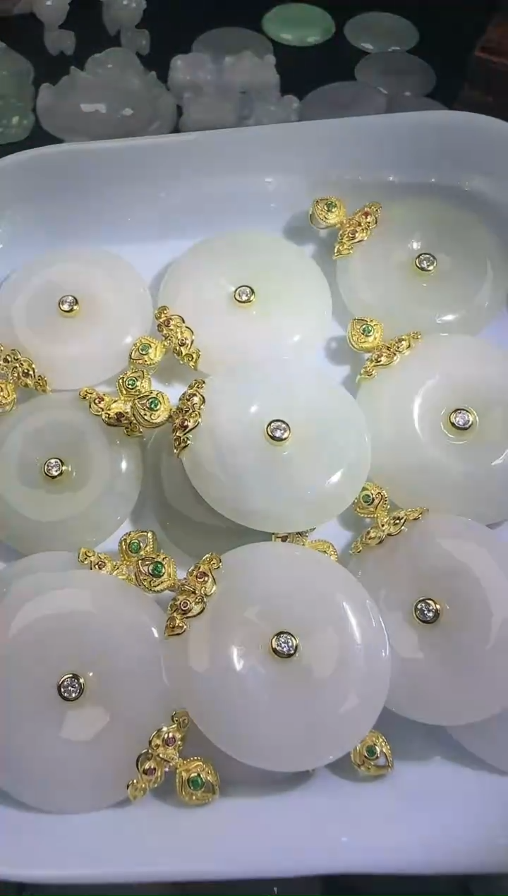 【闪购商品】翡翠颈饰未镶嵌多样性发其一