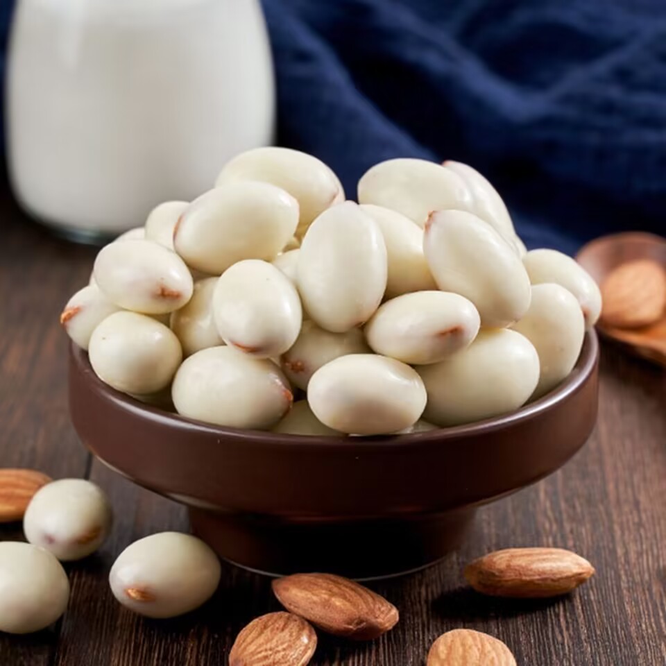 网红酸奶巴旦木仁奶油味新疆发货牛奶球巧克力扁桃仁坚果零食美味