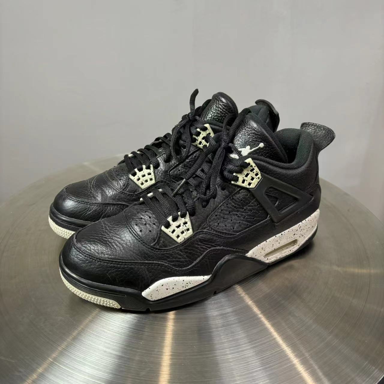 42.5码 AJ4奥利奥球鞋 非原盒 8新 市场价3000 鞋身脱胶