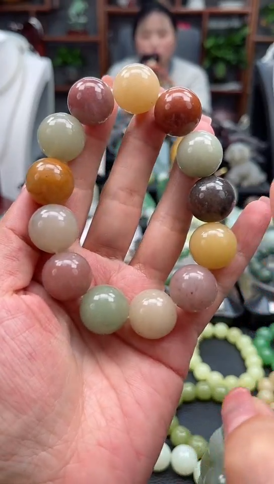 【闪购商品】石英质玉手链未镶嵌新疆克拉玛依多彩多宝手串卡18