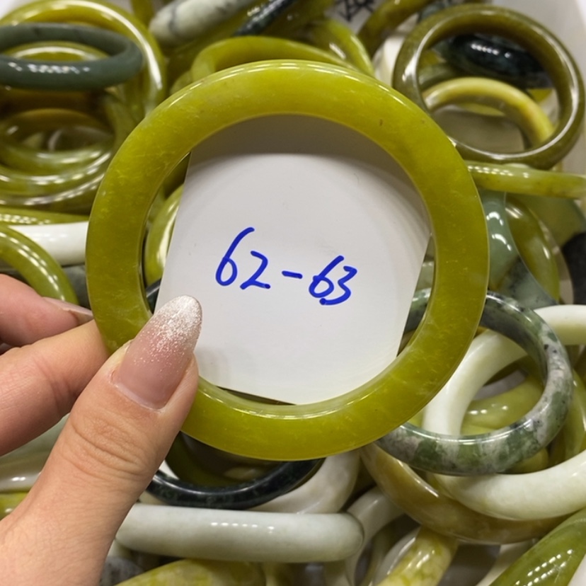 【闪购商品】蛇纹石玉手镯未镶嵌38