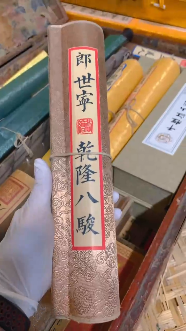 【闪购商品】绘画乾隆八骏绢布防伪证书小长卷