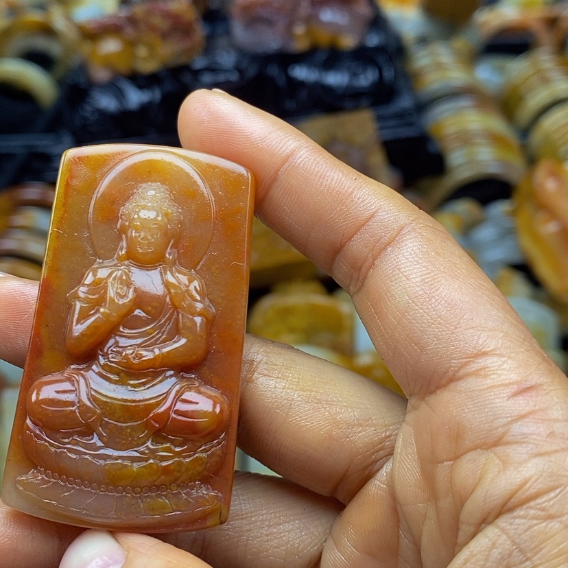 【闪购商品】石英质玉（黄龙玉）颈饰合金