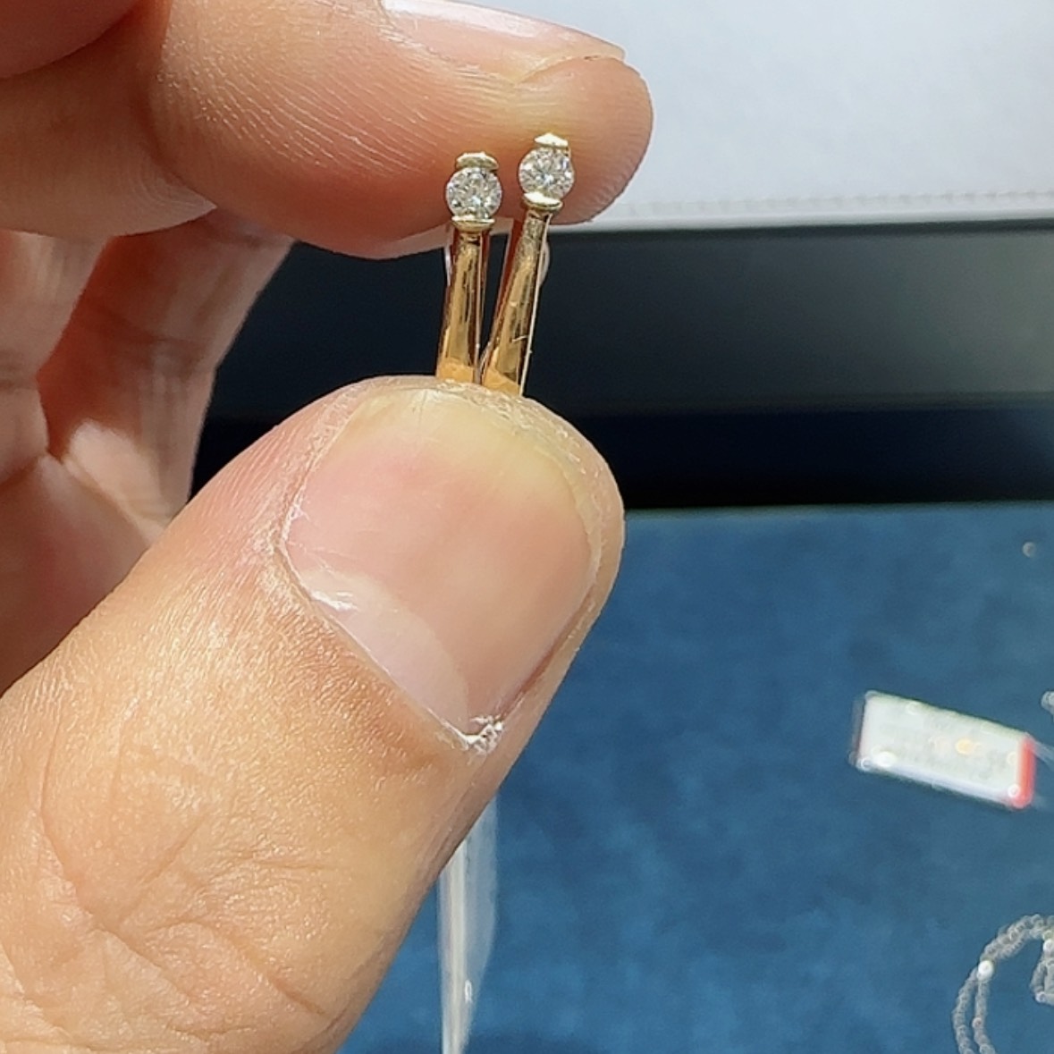 【闪购商品】钻石耳饰18K金镶嵌初****）