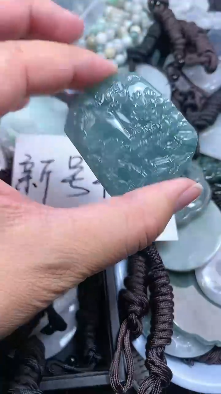 【闪购商品】翡翠颈饰未镶嵌.