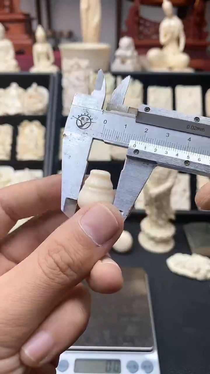 【闪购商品】雕刻木材小猛小犸三通拍一发一